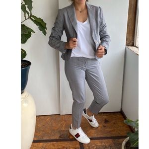 T8 The Limited suit